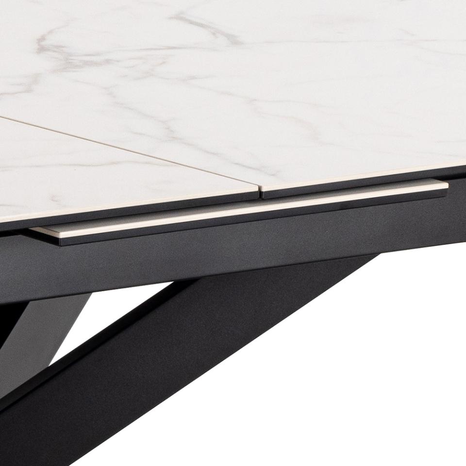 Actona Dining Table uitschuifbaar