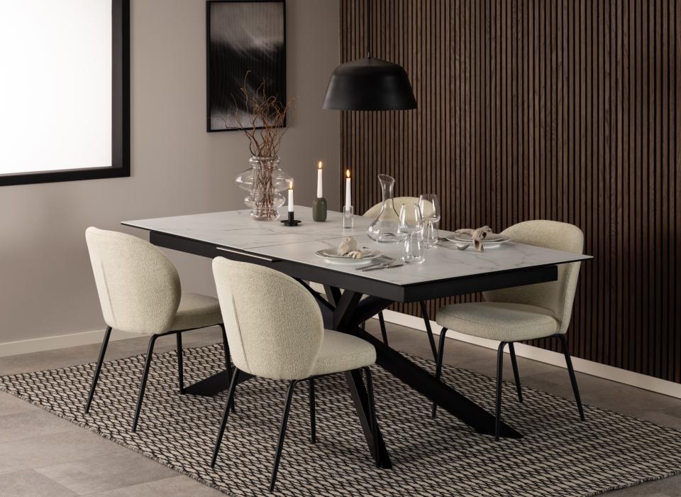 Actona Dining Table uitschuifbaar
